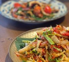 Thai-style Sour Spicy Boneless Chicken Feet