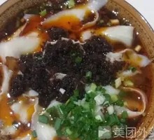 Red Sauce Mixed Meat Noodles with Hand-Cut Noodles