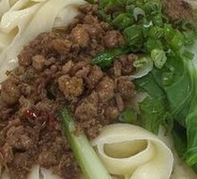 杂酱刀削面