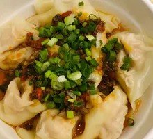 Spicy Beef Dry Noodles with Dumplings