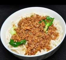 Stir-Fried Noodles with Meat Sauce