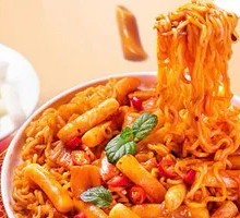Korean Spicy Stir-Fried Rice Noodles with Rice Cakes