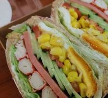 Guan Xiaotong's Ham and Chicken Sandwich