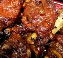 Charcoal-Grilled Pig Trotter