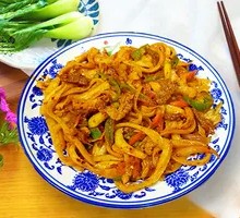 Beef Stir-Fried Knife-Cut Noodles