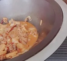 Stewed Pork Spine in Iron Pot