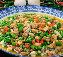 Green Pepper Chicken Noodles