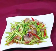 Preserved Pork with Garlic Shoots