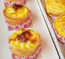 Crispy Pastry Pineapple Bun with Water Milk