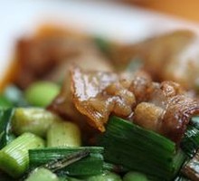 Stir-fried Pork with Garlic Shoots
