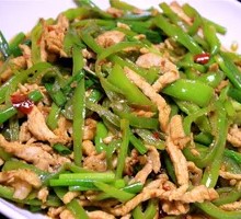 Green Pepper and Pork Stir-Fry Rice Bowl