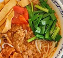 Tomato and Pork Small Pot Rice Noodles