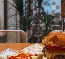 Classic Cheeseburger