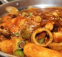 Stir-Fried Rice Noodles with Seafood