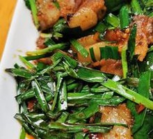 Stir-fried Pork with Garlic Shoots