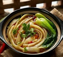 Hot Pot Noodles in Clay Pot