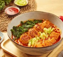 Slow-Cooked Beef Meatball Hot Soup Pasta