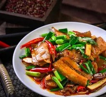 Pickled Pepper Sweet Potato Skin Stir-fry