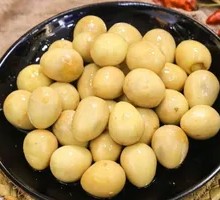 Freshly Boiled Quail Eggs