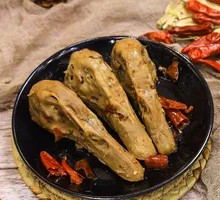 Freshly Boiled Duck Heads in Spicy Sauce