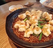 Clam with Garlic Noodles in Clay Pot