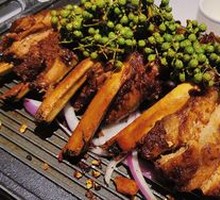 Pepper-flavored Roast Piglet Ribs