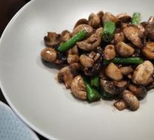 Pepper and Sauce Stir-fried Mushrooms