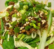 Dry Tossed Noodles with Pork Sauce