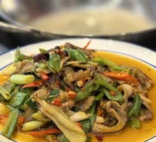 Stir-Fried Lamb with Spicy Sauce