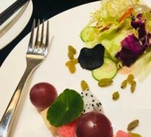 Black Truffle Garden Salad with Seasonal Fruits