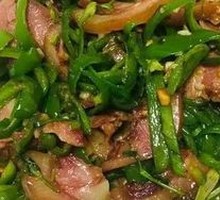 Green Pepper Stir-fried Pig Head