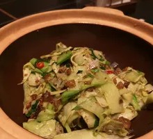 Pot-Braised Mustard Greens with Pork Cracklings
