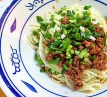 Dry Tossed Noodles with Pork Sauce