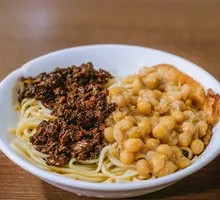 Pea and Meat Sauce Noodles