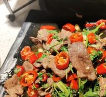 Stir-Fried Beef with Yellow Onion