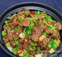 Rural Stir-Fried Pork with Rice in Clay Pot