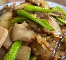 Green Pepper Stir-fried with Preserved Pork