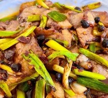 Stir-fried Pork with Garlic Shoots