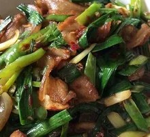 Stir-fried Pork with Garlic Shoots
