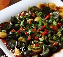 Fragrant Century Egg with Leek