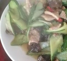 Cucumber and Black Mushroom with Pork Slices