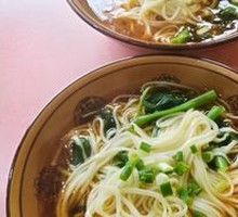 Sour Cabbage Braised Pork Noodles