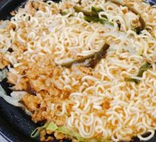 Spicy Meat Sauce Pot Noodles