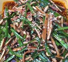 Cold-Mixed Leek and Tofu Skin Salad