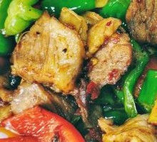 Stir-Fried Beef with Spicy Sauce in a Wok