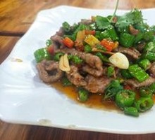Stir-Fried Tender Yellow Beef