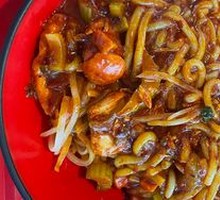 Stir-fried Rice Noodles with Celery and Chicken