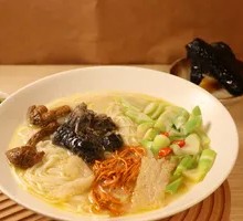 Three Delicacies Spring Bamboo Chicken Noodle Soup