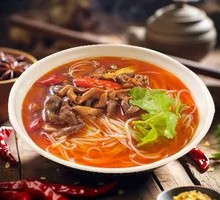 Sichuan-style Spicy Chicken Offal Noodle Soup