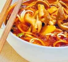 Sichuan-style Pepper Chicken Offal Noodles